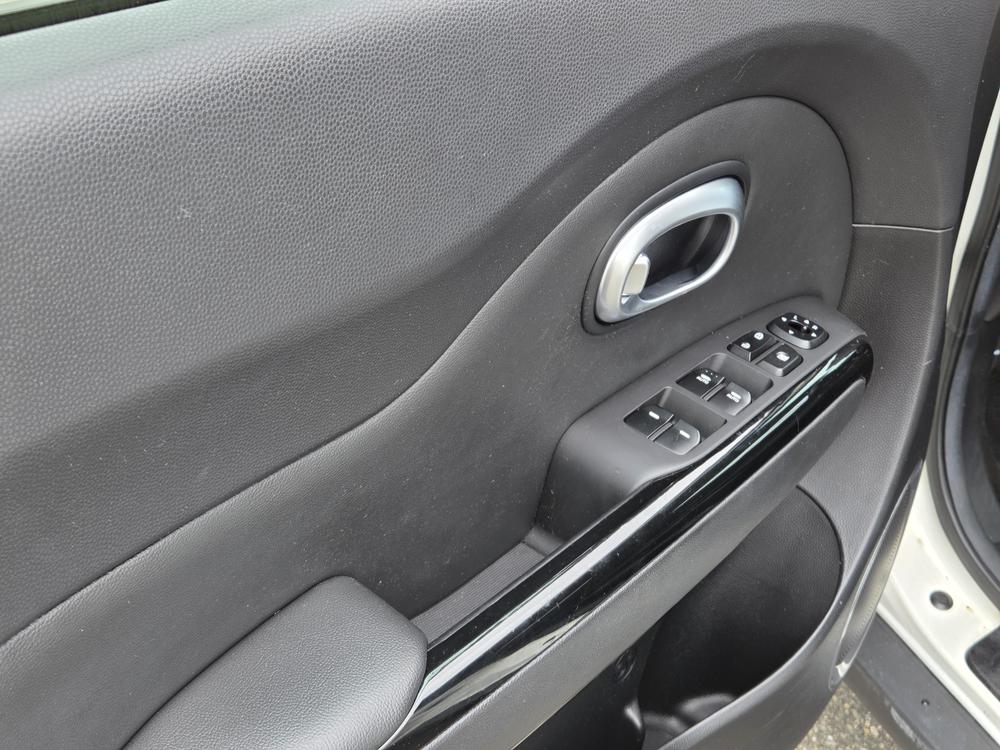 Kia Soul 2016 Blanc usage à vendre Kia Soul 2016 Blanc usage à vendre