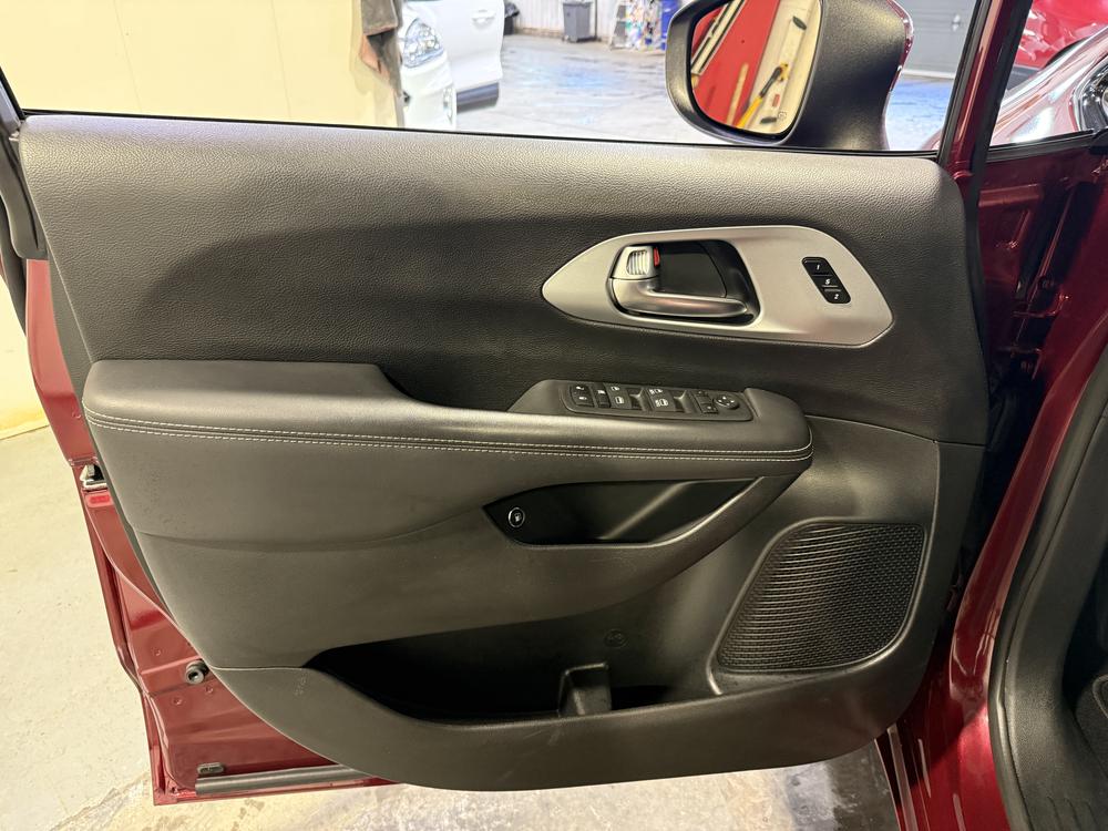 Chrysler Pacifica Hybrid TOURING 2023 à vendre à Shawinigan - 13