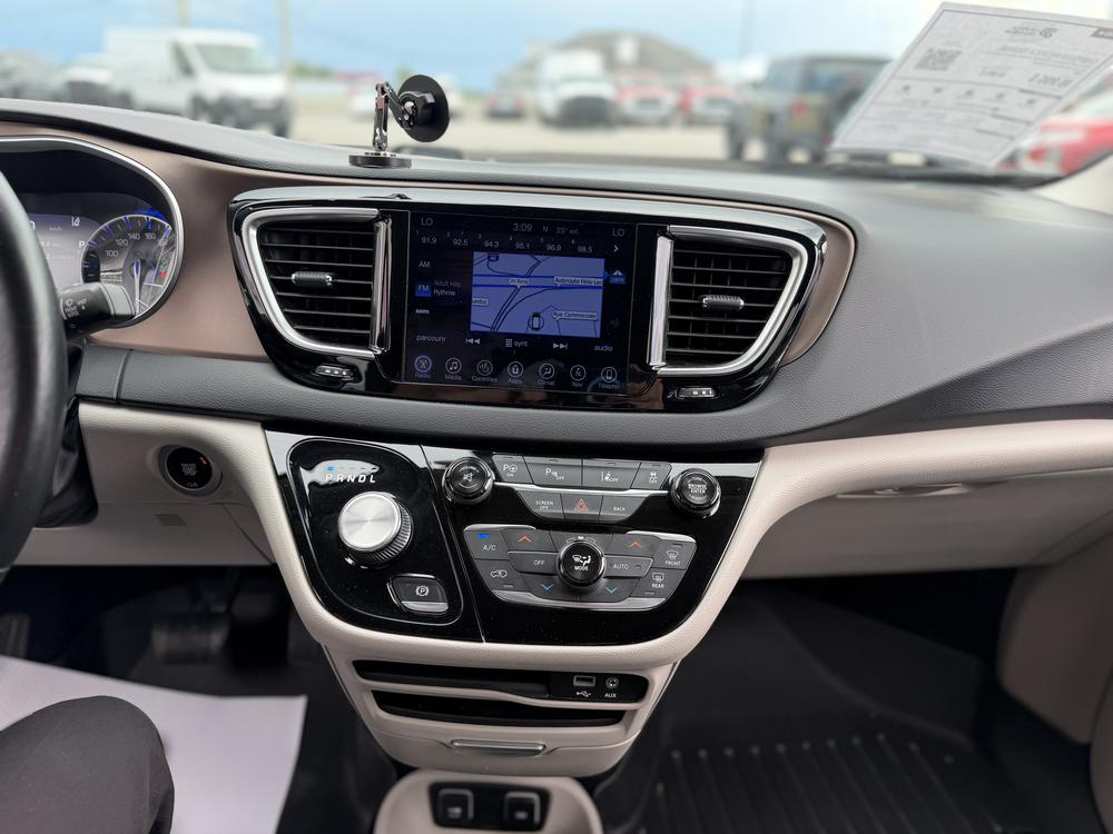 Chrysler Pacifica Touring 2017 d&rsquo;occasion à vendre - 16