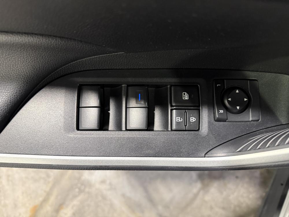 Toyota RAV4 LE 2020 d&rsquo;occasion à vendre - 14