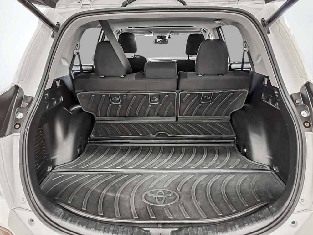 Toyota RAV4 HYBRID LE+ 2018 à vendre à Trois-Rivières - 36