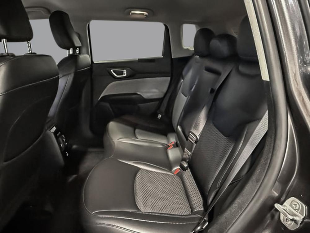 Jeep Compass 2022 Noir usage à vendre Jeep Compass 2022 Noir usage à vendre