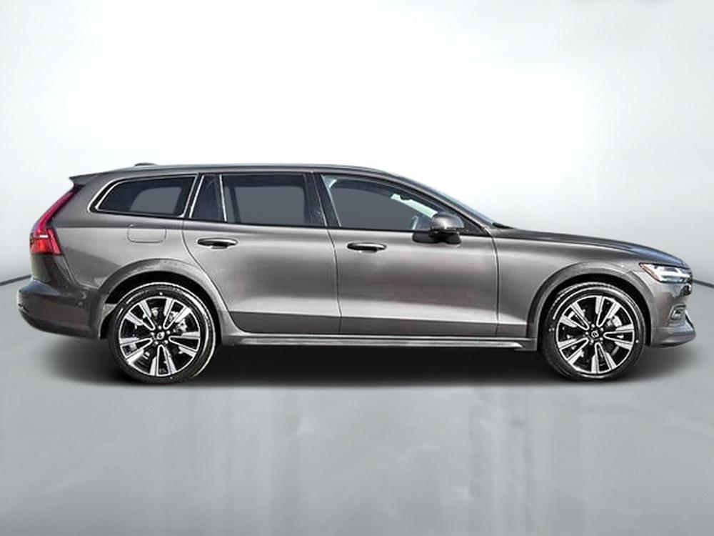 Volvo V60 Cross Country B5 PLUS AWD 2024 d&rsquo;occasion à vendre - 7
