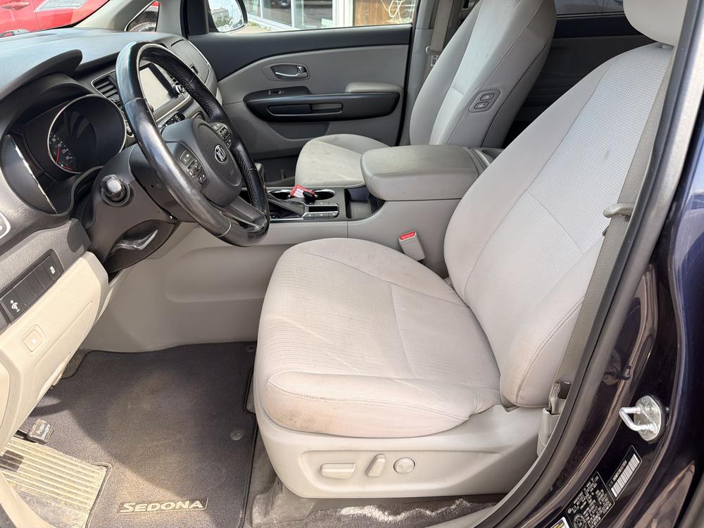Kia Sedona LX 2020 d&rsquo;occasion à vendre - 16
