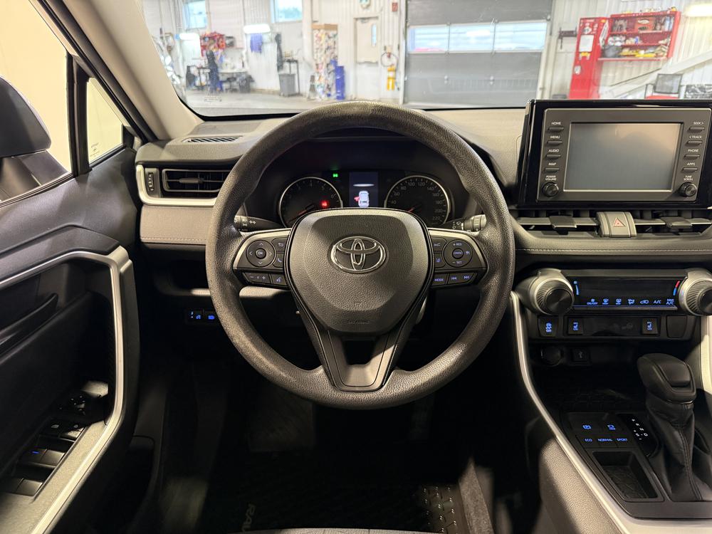 Toyota RAV4 LE 2020 d&rsquo;occasion à vendre - 17