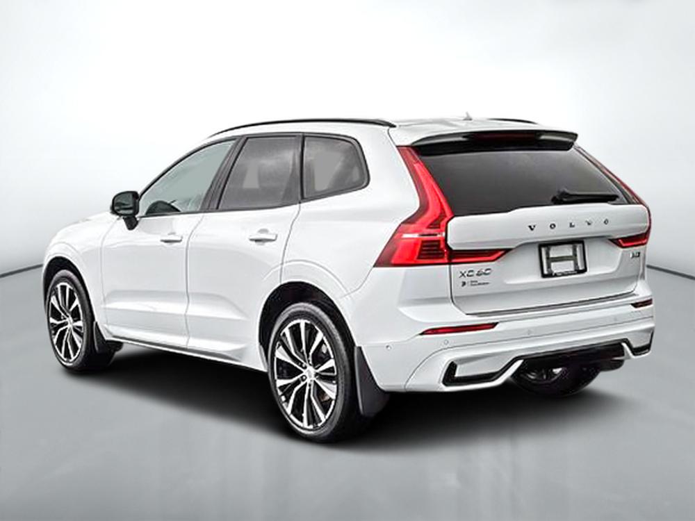 Volvo XC60 B5 PLUS AWD // DARK THEME 2024 d&rsquo;occasion à vendre - 3