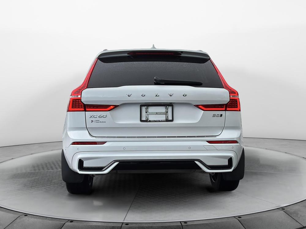 Volvo XC60 B5 PLUS AWD // DARK THEME 2024 d&rsquo;occasion à vendre - 4