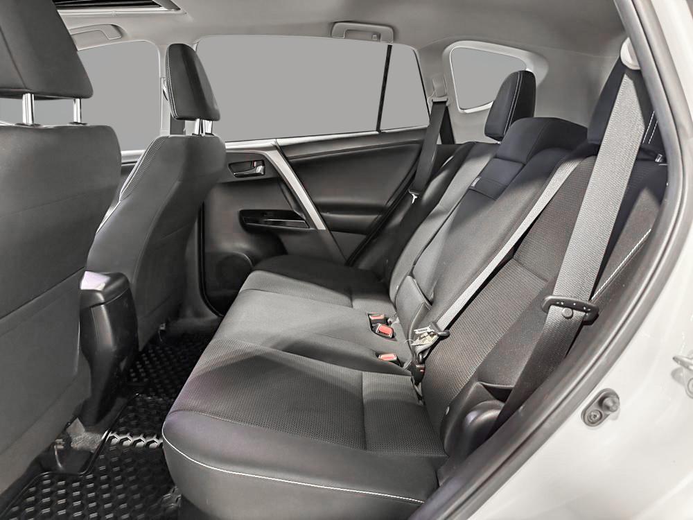 Toyota RAV4 HYBRID LE+ 2018 à vendre à Trois-Rivières - 35