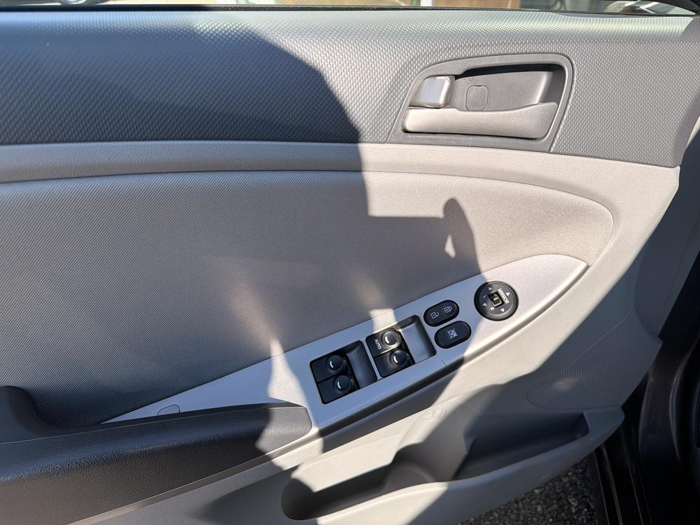Hyundai Accent SE 2016 à vendre à Trois-Rivières - 13