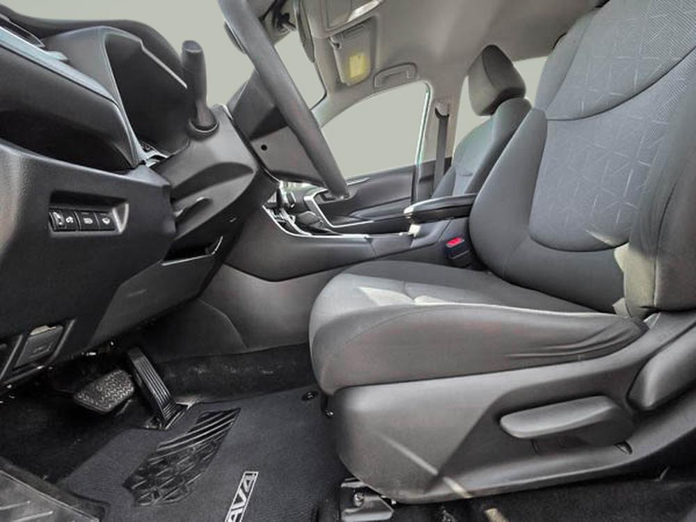 Toyota RAV4 LE 2022 d&rsquo;occasion à vendre - 13