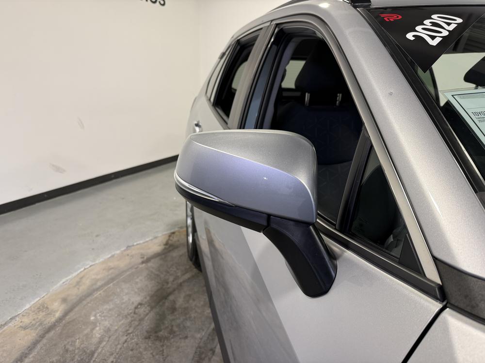 Toyota RAV4 LE 2020 d&rsquo;occasion à vendre - 11