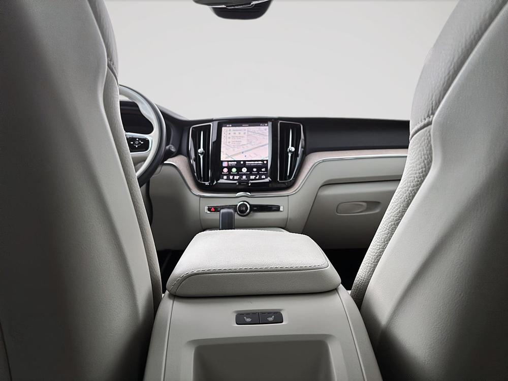 Volvo XC60 B5 PLUS AWD // DARK THEME 2024 d&rsquo;occasion à vendre - 14