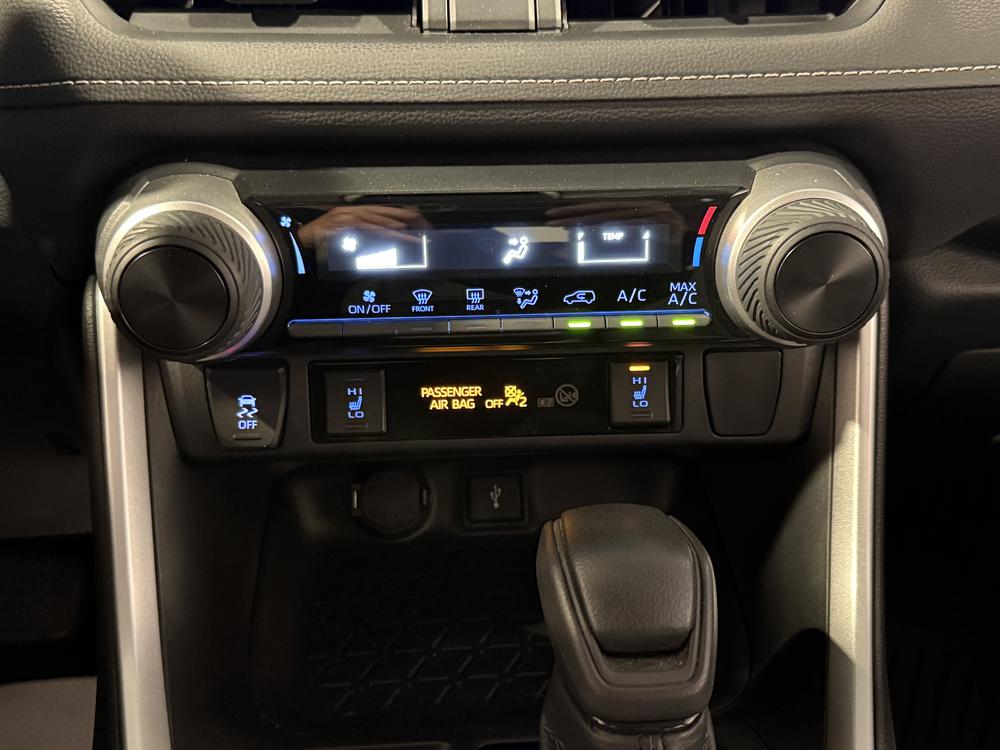 Toyota RAV4 LE 2020 d&rsquo;occasion à vendre - 27
