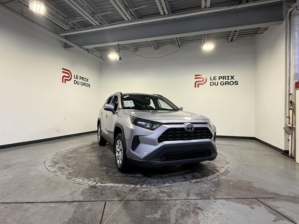 Toyota RAV4 LE 2020 d&rsquo;occasion à vendre - 1