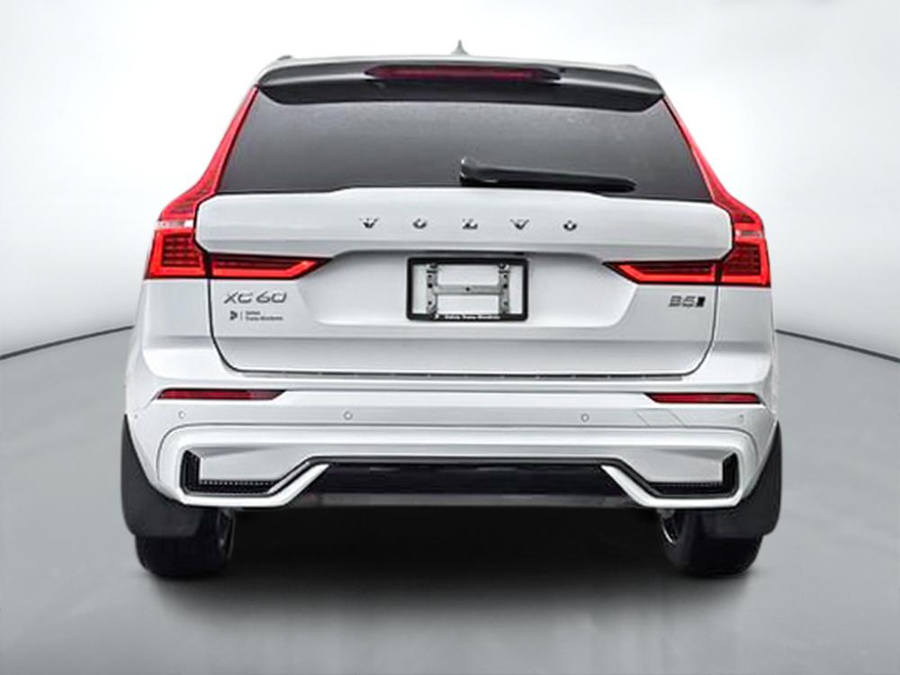 Volvo XC60 B5 PLUS AWD // DARK THEME 2024 d&rsquo;occasion à vendre - 4