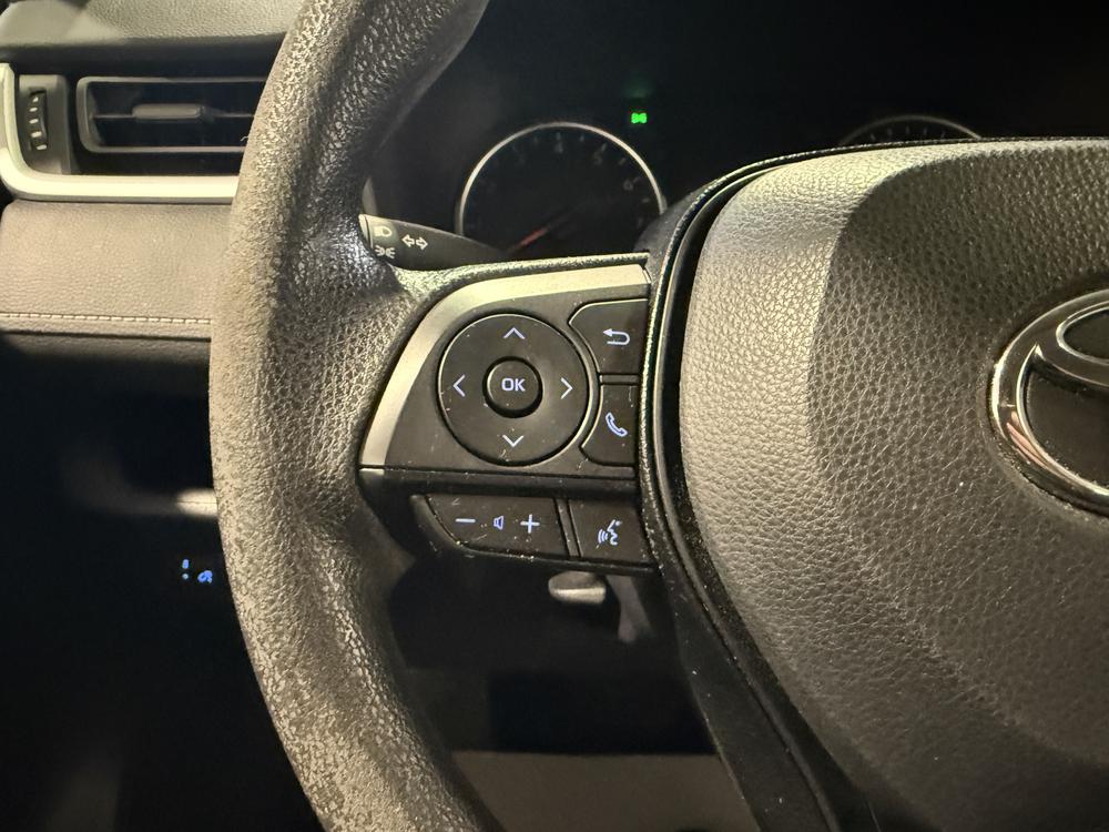 Toyota RAV4 LE 2020 d&rsquo;occasion à vendre - 18