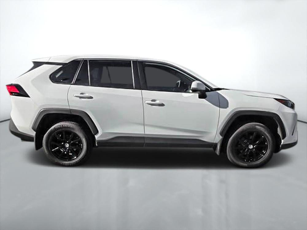 Toyota RAV4 LE 2022 d&rsquo;occasion à vendre - 2