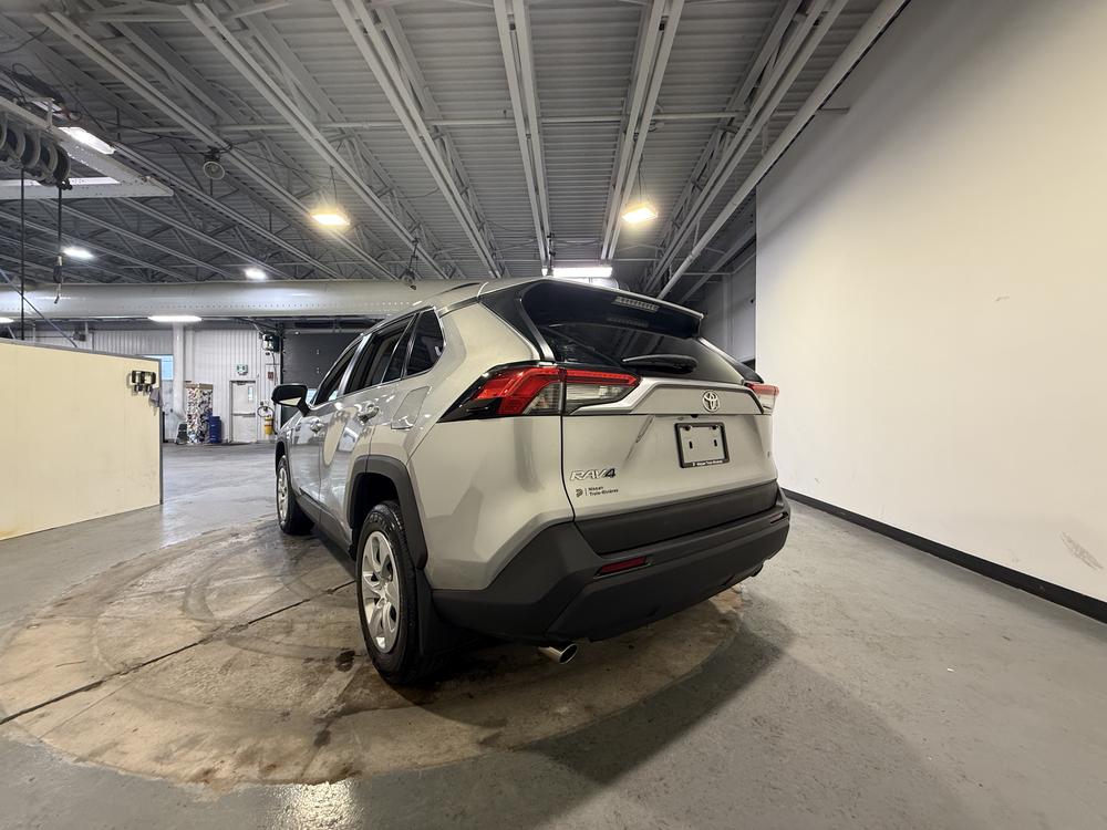 Toyota RAV4 LE 2020 d&rsquo;occasion à vendre - 6