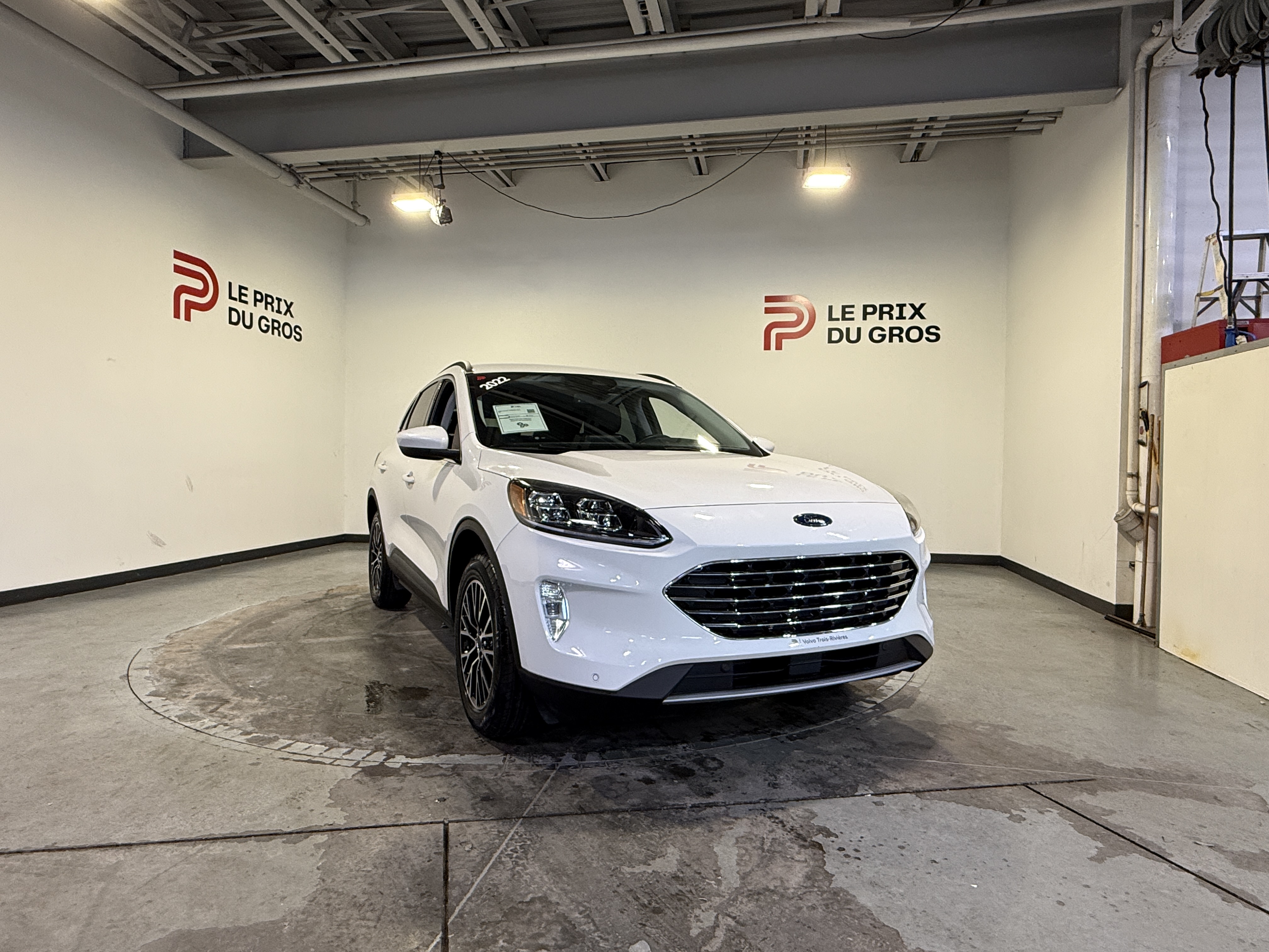 White 2022 Ford Escape Hybrid Plug-in SUV / Crossover Front-Wheel Drive Automatic