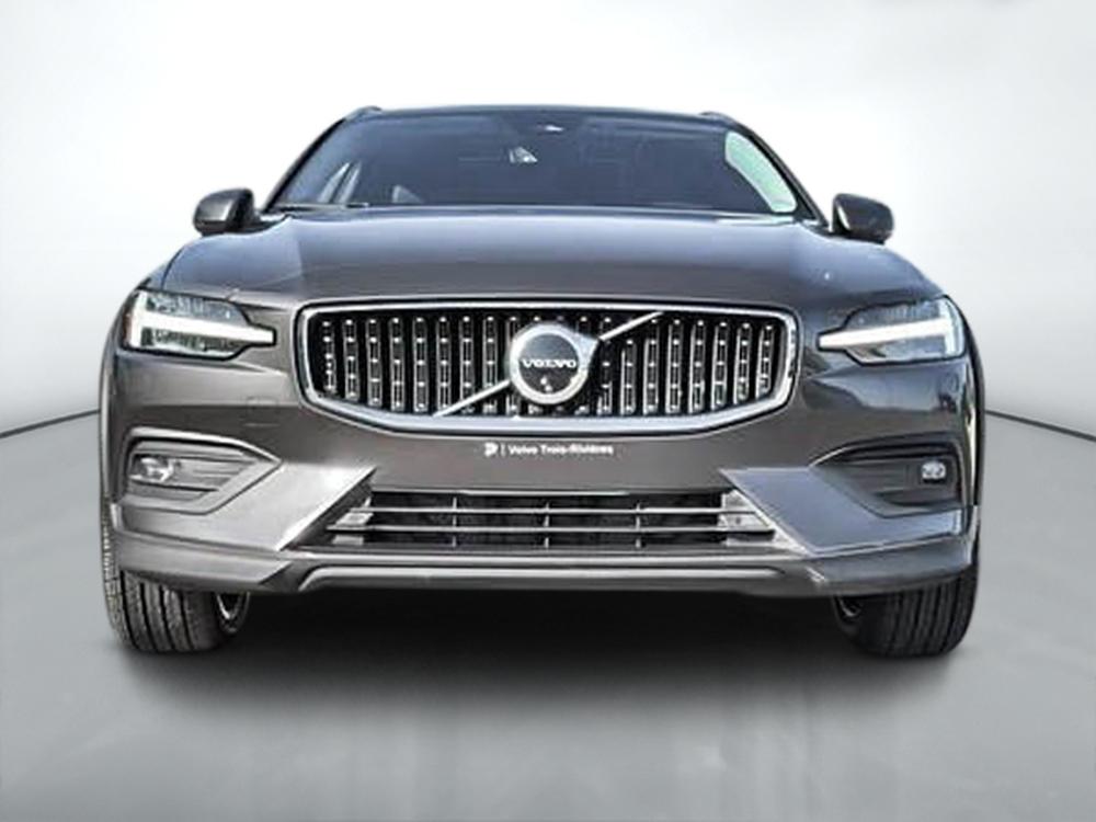 Volvo V60 Cross Country B5 PLUS AWD 2024 d&rsquo;occasion à vendre - 2