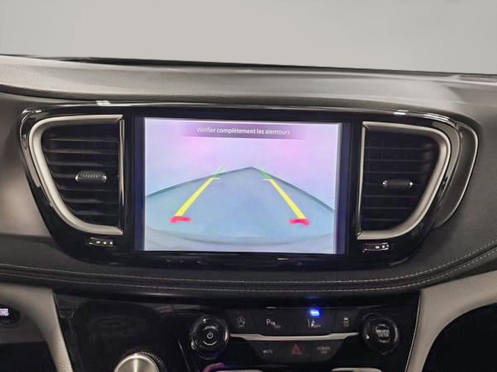 Chrysler Pacifica TOURING 2023 d&rsquo;occasion à vendre - 26