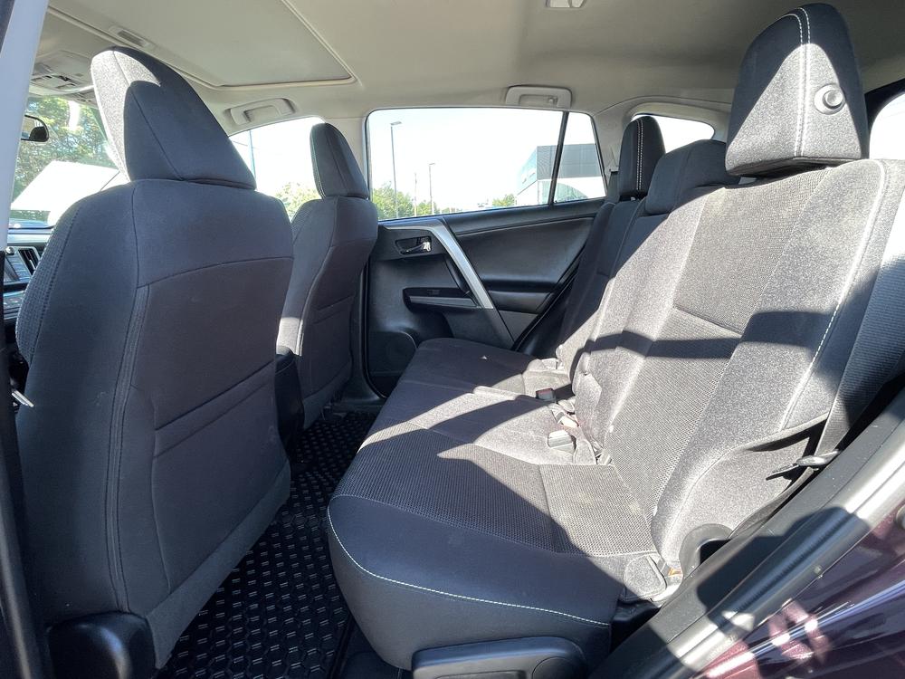 Toyota RAV4 LE 2017 d&rsquo;occasion à vendre - 26