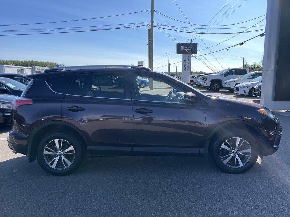 Toyota RAV4 LE 2017 d&rsquo;occasion à vendre - 9