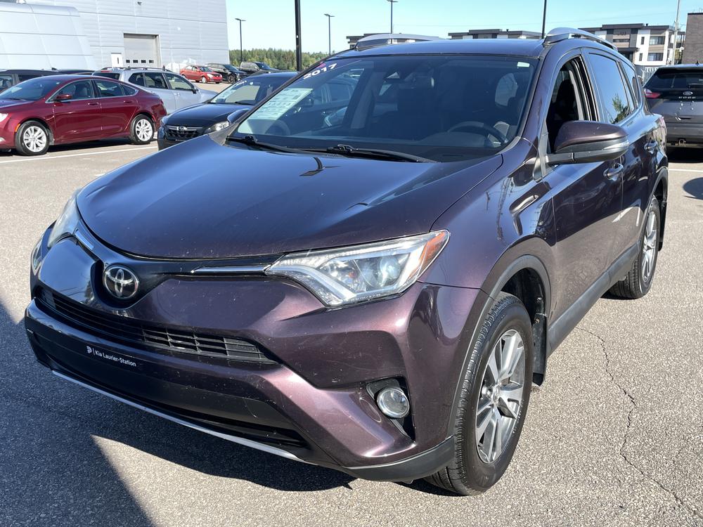Toyota RAV4 LE 2017 d&rsquo;occasion à vendre - 3