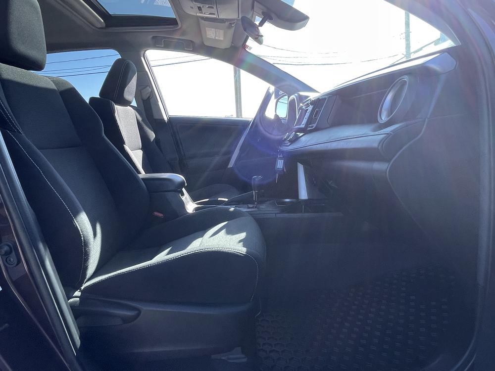 Toyota RAV4 LE 2017 d&rsquo;occasion à vendre - 30