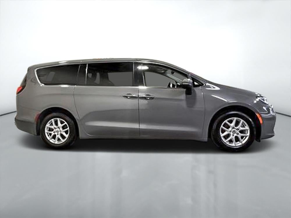 Chrysler Pacifica TOURING 2023 d&rsquo;occasion à vendre - 2
