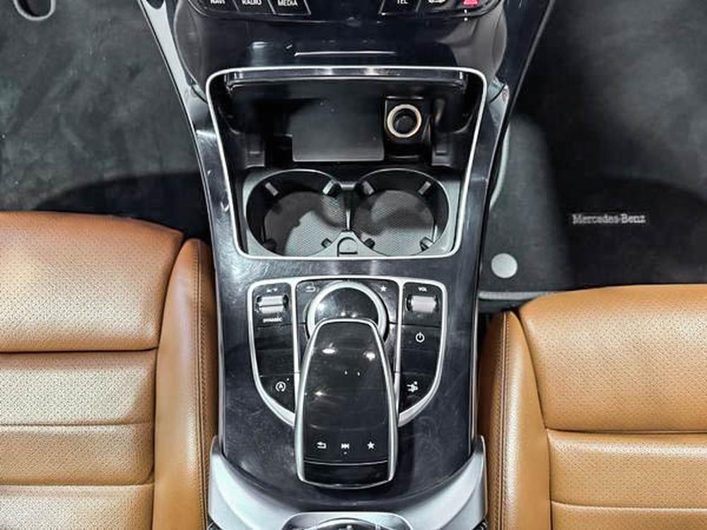 Mercedes-Benz C-Class 2018 Noir usage à vendre Mercedes-Benz C-Class 2018 Noir usage à vendre
