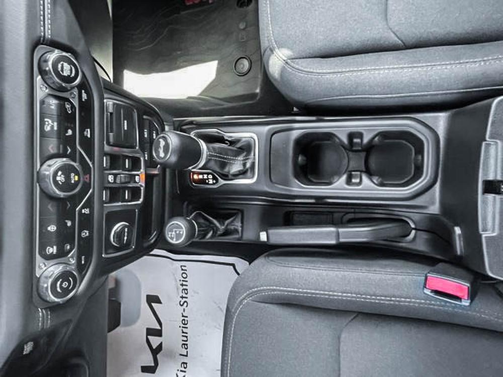 Jeep Wrangler SAHARA 2025 d&rsquo;occasion à vendre - 23