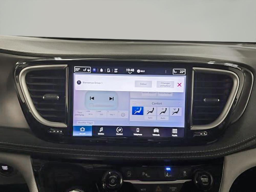 Chrysler Pacifica TOURING 2023 d&rsquo;occasion à vendre - 24