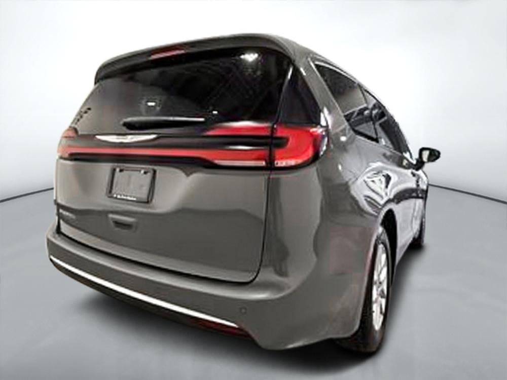 Chrysler Pacifica TOURING 2023 d&rsquo;occasion à vendre - 3