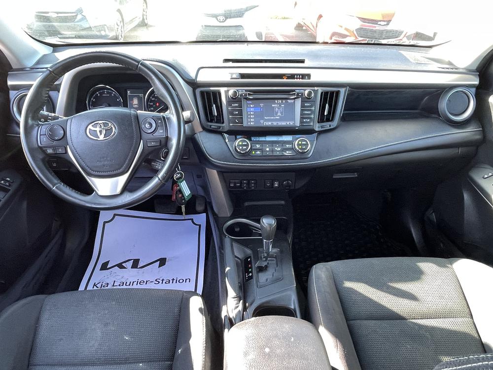 Toyota RAV4 LE 2017 d&rsquo;occasion à vendre - 19