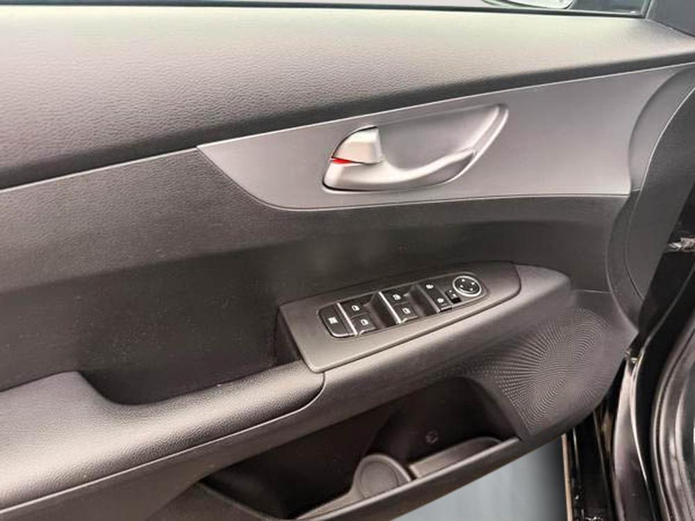 Kia Forte LX 2022 d&rsquo;occasion à vendre - 13