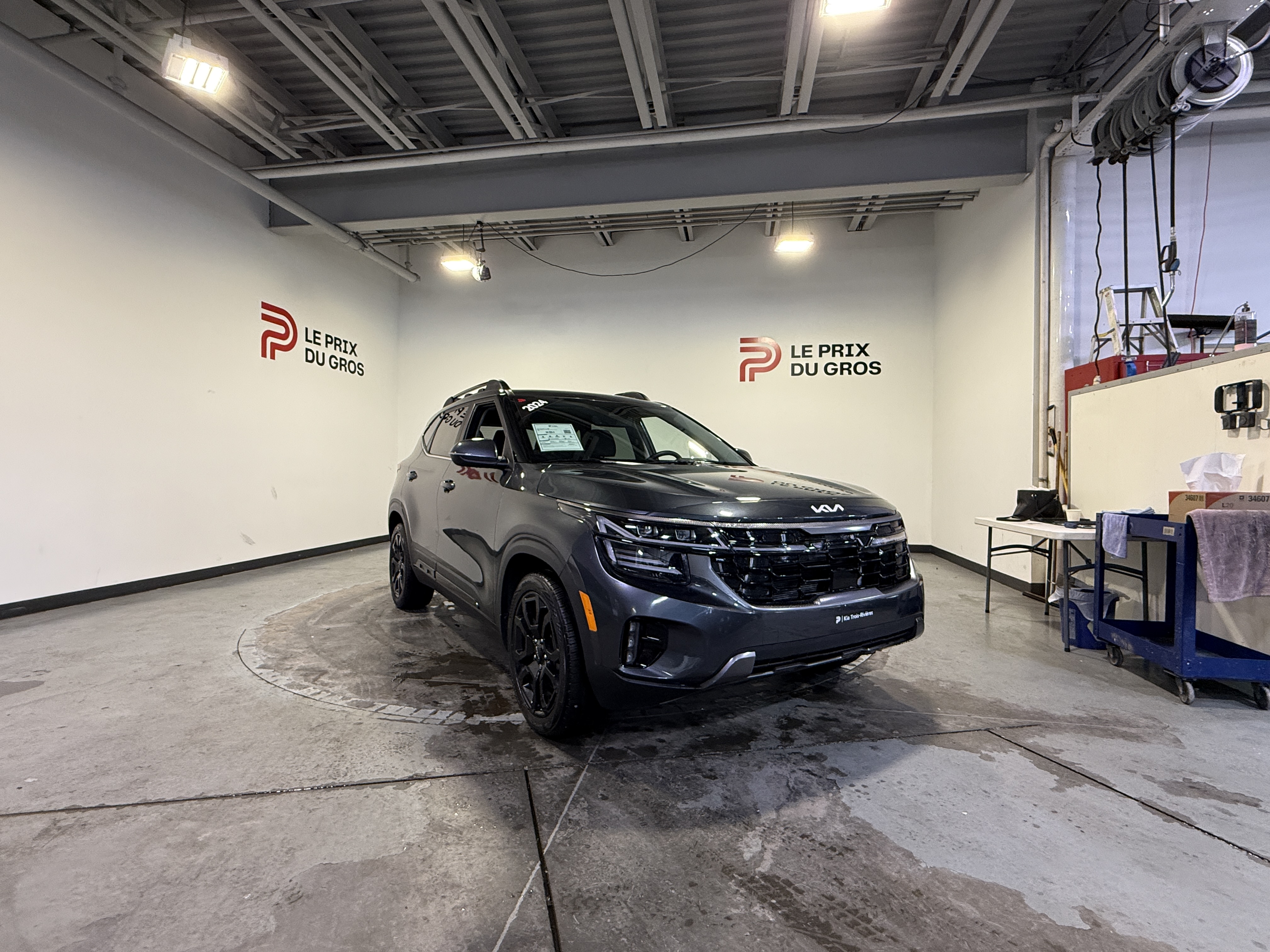 Gray 2024 Kia Seltos SUV / Crossover All-Wheel Drive Automatic