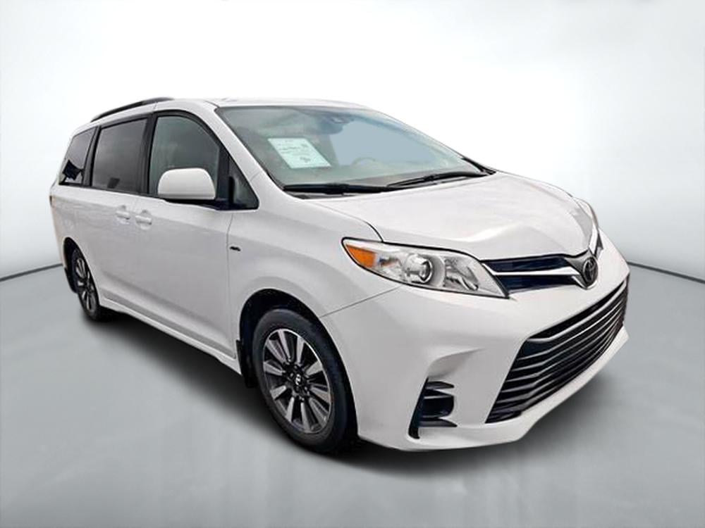 Toyota Sienna LE AWD