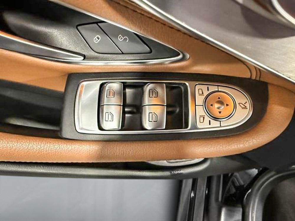 Mercedes-Benz C-Class 2018 Noir usage à vendre Mercedes-Benz C-Class 2018 Noir usage à vendre