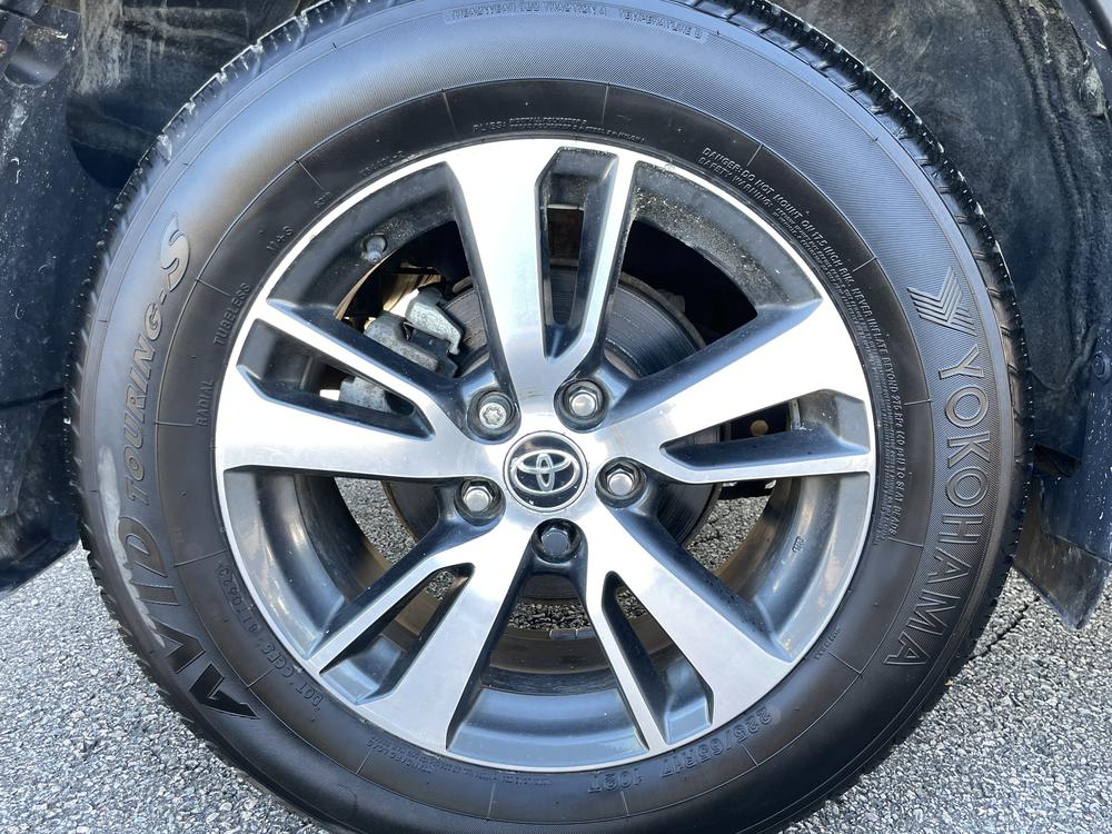 Toyota RAV4 LE 2017 d&rsquo;occasion à vendre - 11