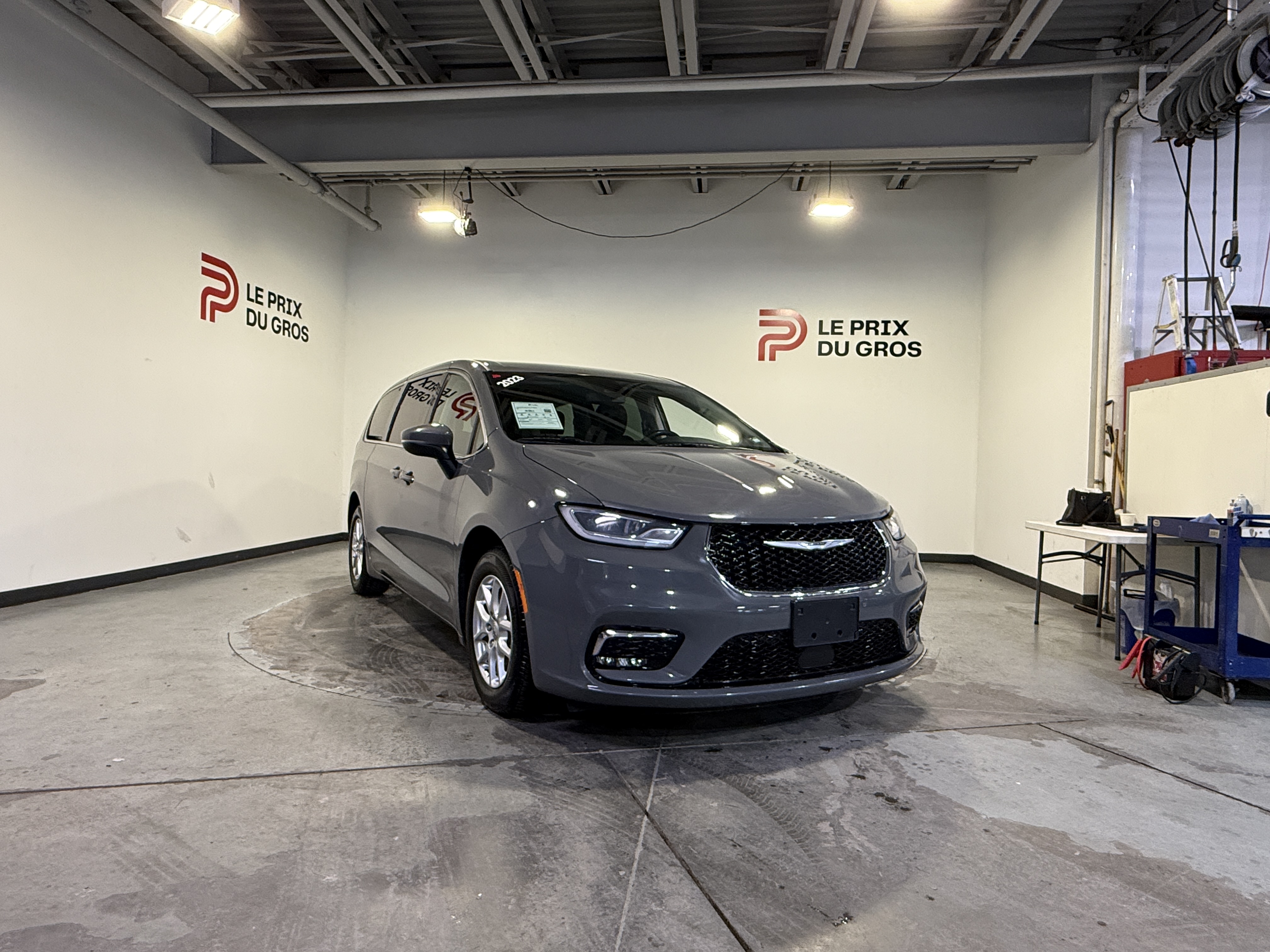 Gray 2023 Chrysler Pacifica Minivan Front-Wheel Drive Automatic