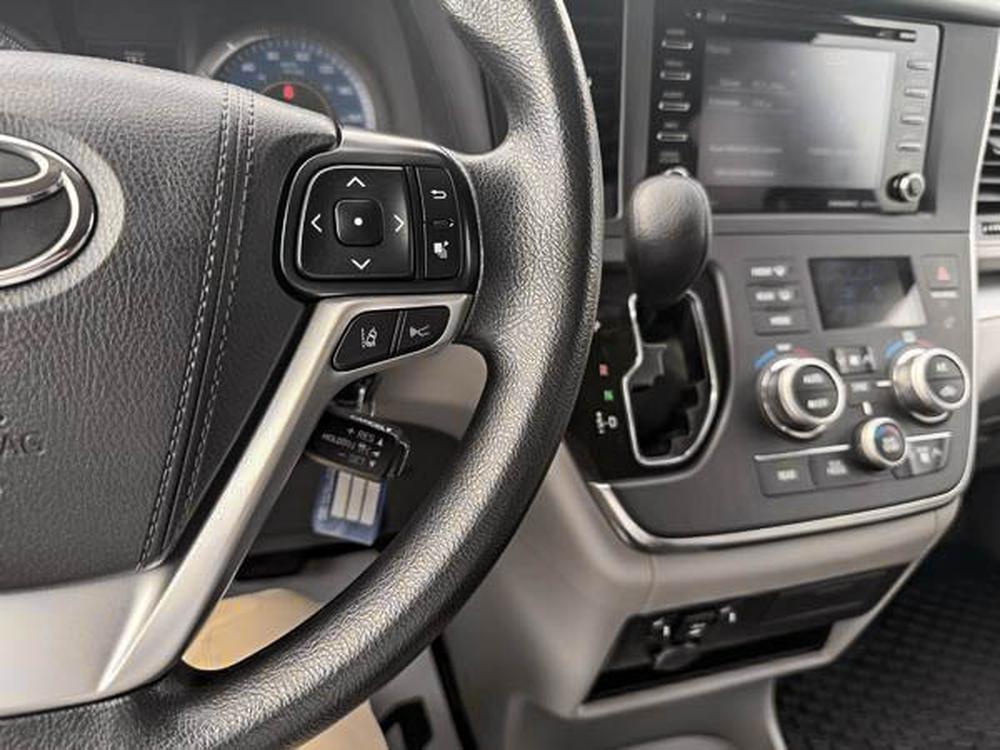 Toyota Sienna LE AWD 2018 d&rsquo;occasion à vendre - 22