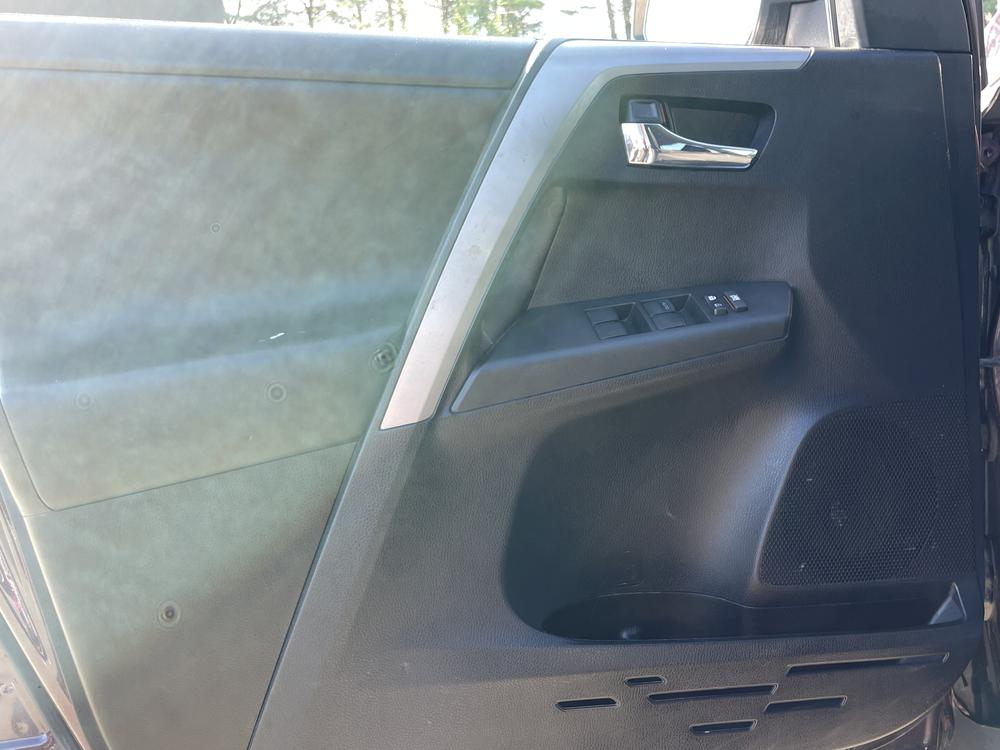 Toyota RAV4 LE 2017 d&rsquo;occasion à vendre - 13