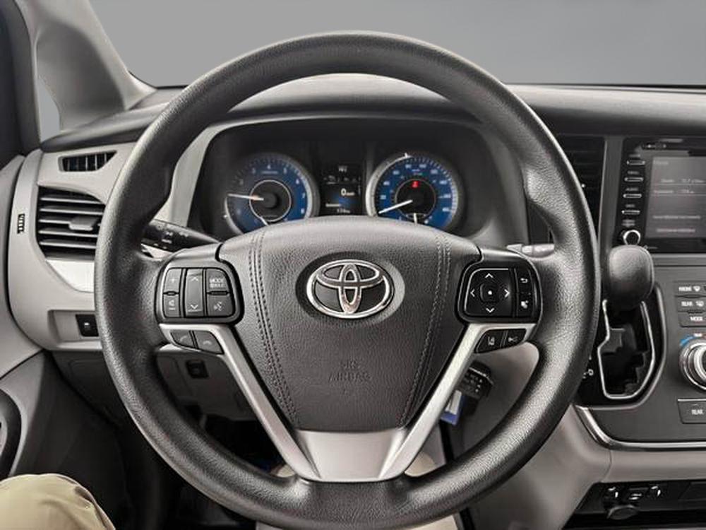 Toyota Sienna LE AWD 2018 d&rsquo;occasion à vendre - 19