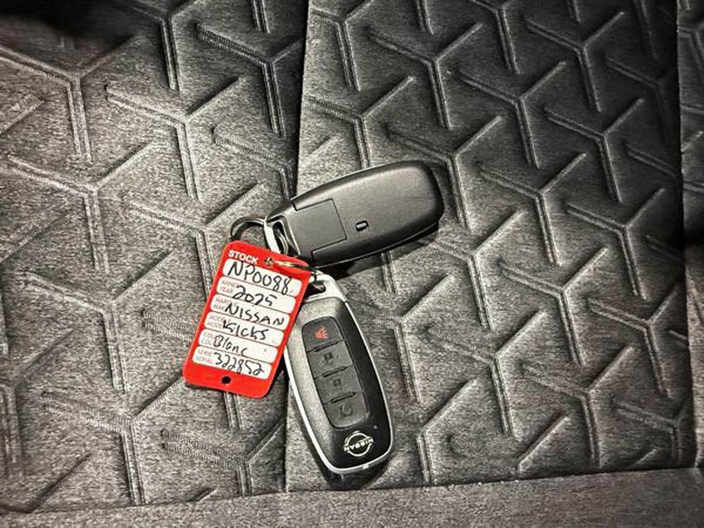 Nissan Kicks 2025 Blanc usage à vendre Nissan Kicks 2025 Blanc usage à vendre