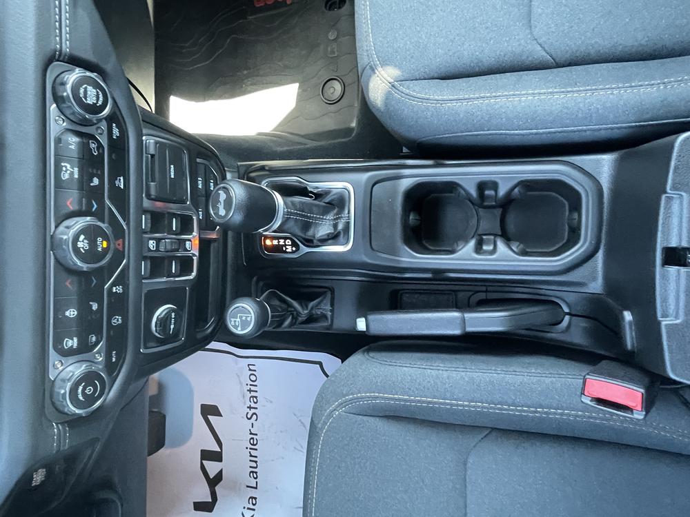 Jeep Wrangler SAHARA 2025 d&rsquo;occasion à vendre - 23