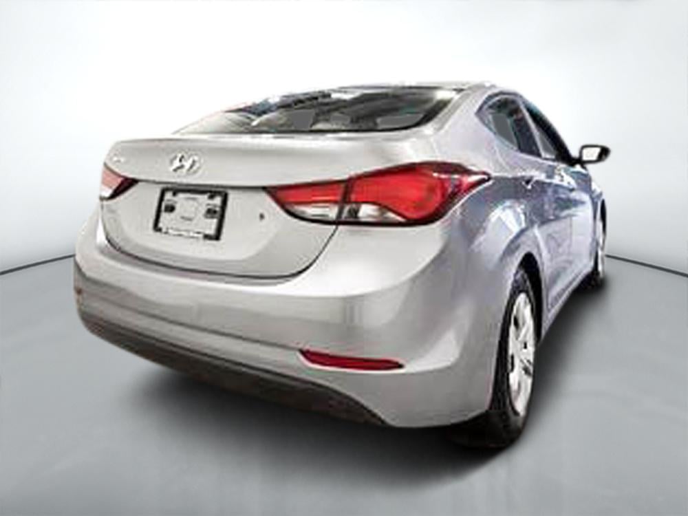 Hyundai Elantra LE 2016 d&rsquo;occasion à vendre - 3