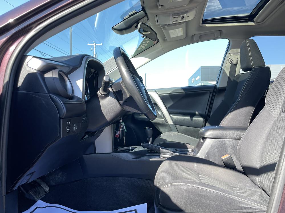 Toyota RAV4 LE 2017 d&rsquo;occasion à vendre - 16