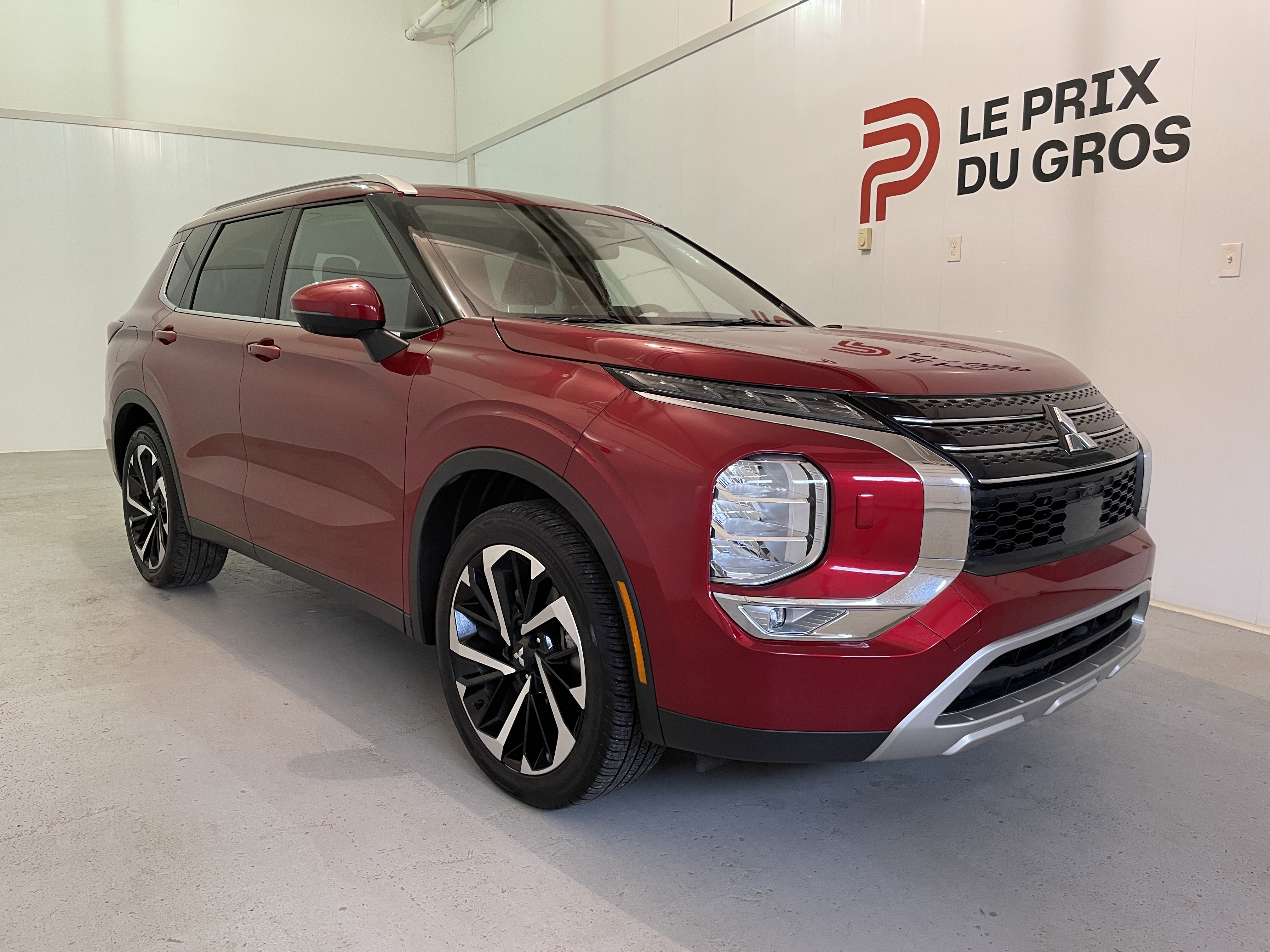 Red 2023 Mitsubishi Outlander SUV / Crossover All-Wheel Drive Automatic
