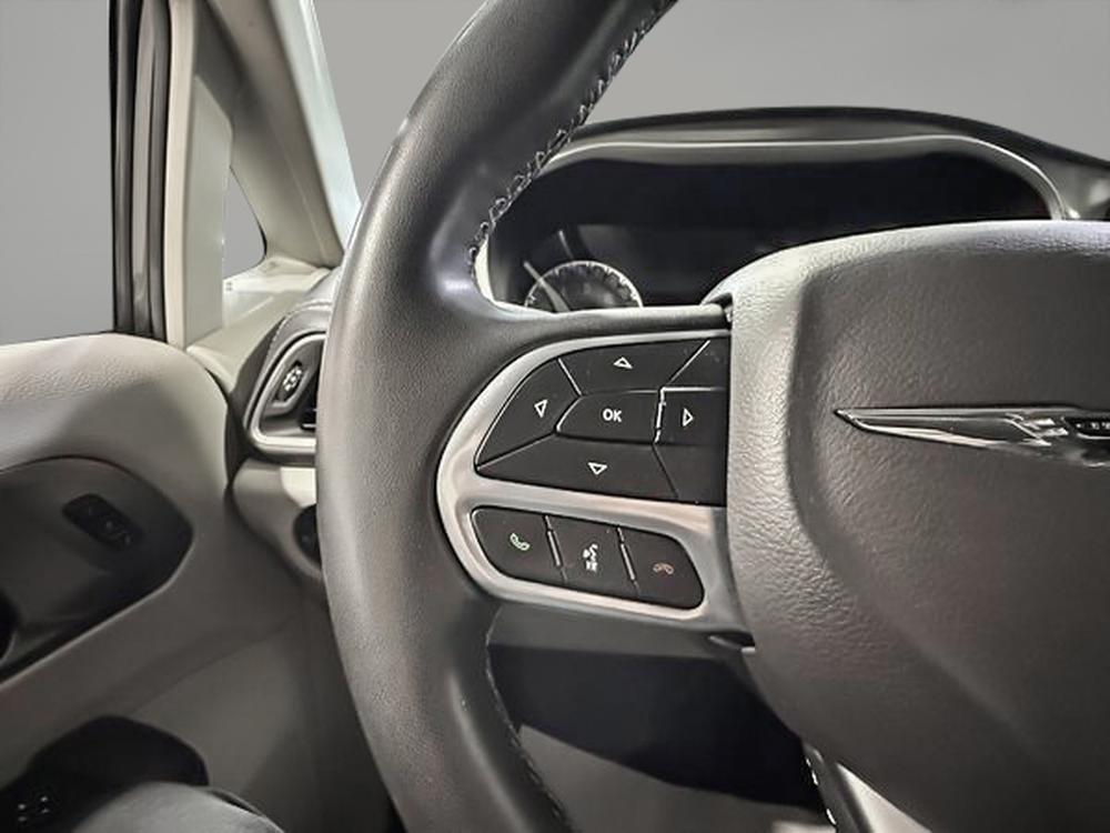 Chrysler Pacifica TOURING 2023 d&rsquo;occasion à vendre - 18